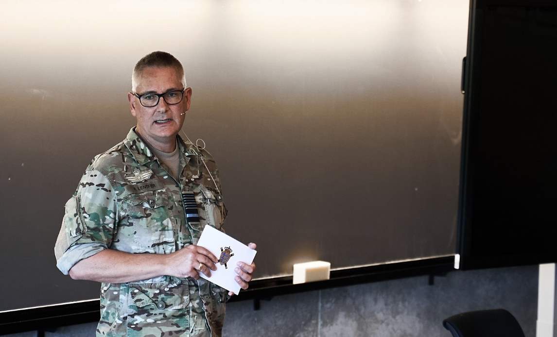 Forsvarschef general Flemming Lentfer ved receptionen for bogen om Admiral Garde