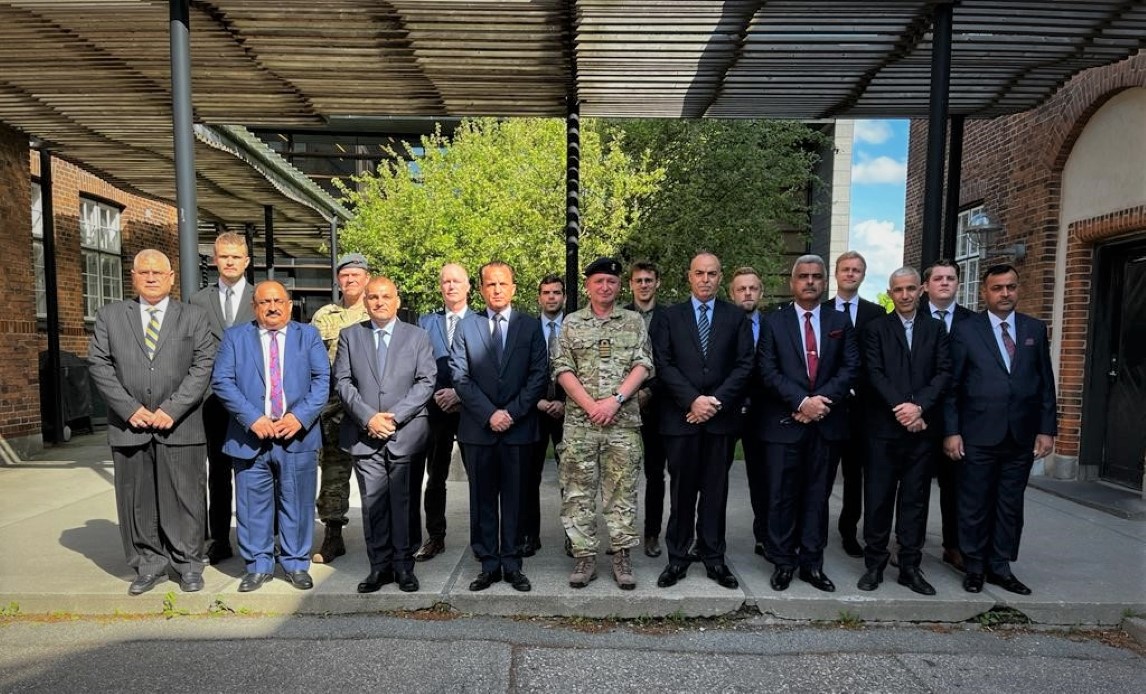 Gruppefoto af deltagere ved seminar om danske og irakiske sikkerhedsdynamikker