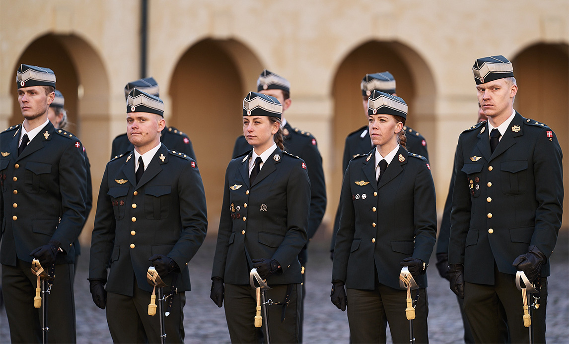 Kadetter på Hærens Officersskole til parade