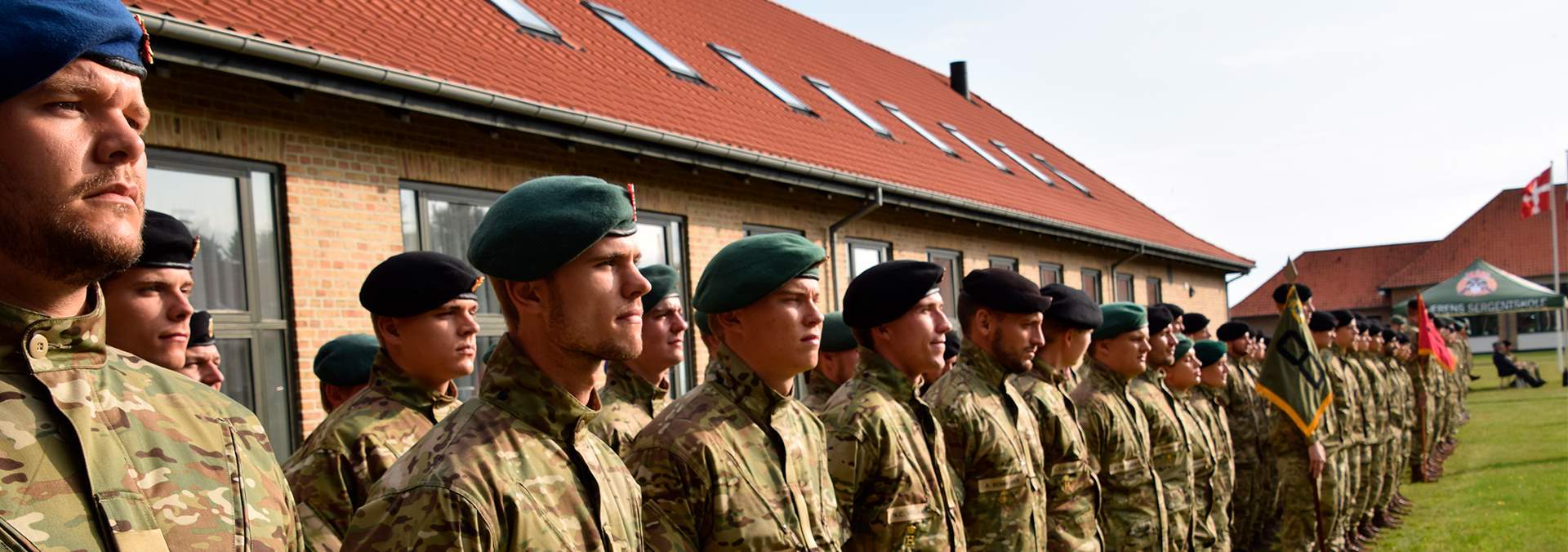 Soldater ved 107-års parade for Hærens Sergentskole