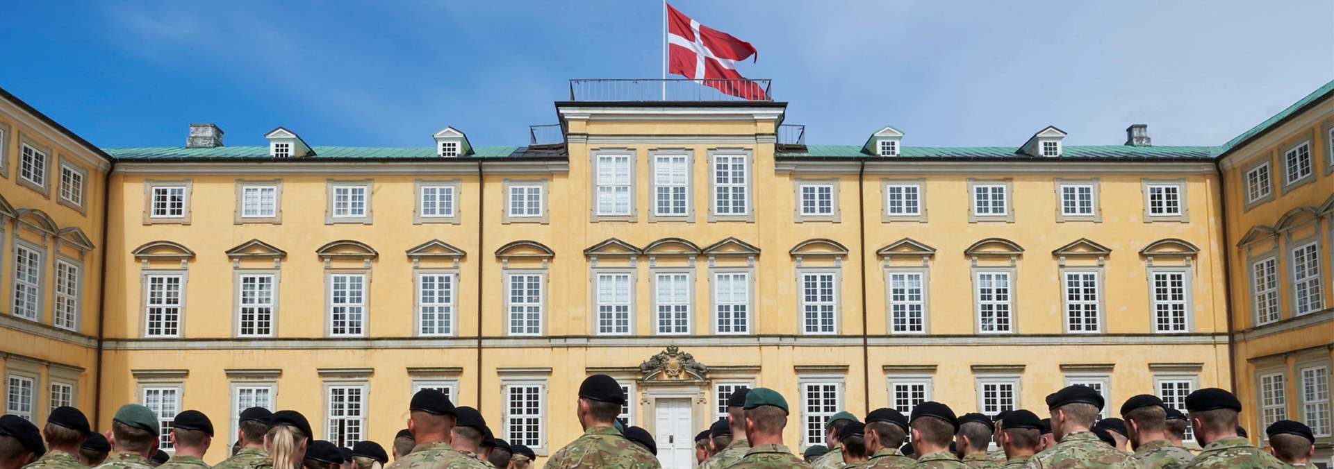 Fredag d. 4. maj 2018 kunne Hærens Officersskole fejre sit 150-års jubilæum. Dagen blev markeret med en militærparade overværet af H.M. Dronningen, med kranselægning til minde om de officerer fra Hærens Officersskole, der faldt under 2. verdenskrig og i Afghanistan. Kadetter ved paraden.