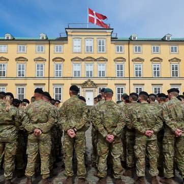 Fredag d. 4. maj 2018 kunne Hærens Officersskole fejre sit 150-års jubilæum. Dagen blev markeret med en militærparade overværet af H.M. Dronningen, med kranselægning til minde om de officerer fra Hærens Officersskole, der faldt under 2. verdenskrig og i Afghanistan. Kadetter ved paraden.